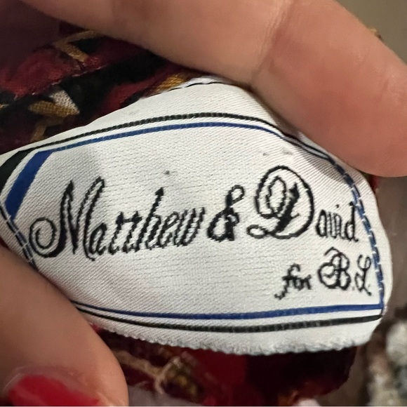 Matthew & David for B.L Vintage Elegant Red Knit Jacket with Patterned Trim - Picture 8 of 9